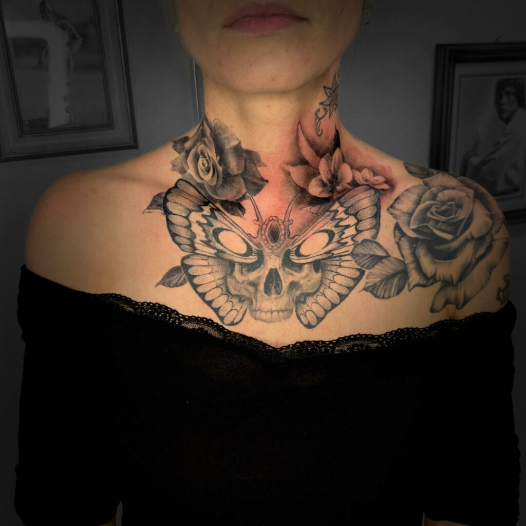 Spintattoo Lyon tatouage brignais réalisme papillon roses 1