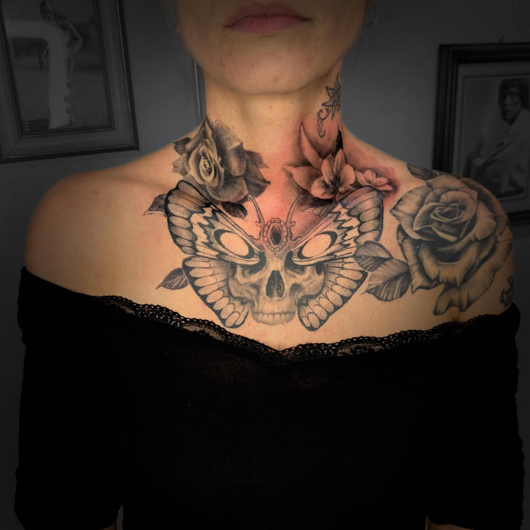 Spintattoo Lyon tatouage brignais réalisme papillon roses 1